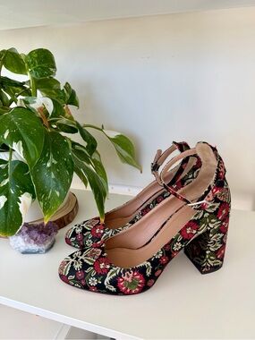 Lewit Floral Brocade Block Heel Shoes